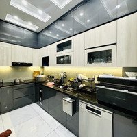 Chính Chủ Nhờ Bàn Căn Nhà Ngọc Lâm Hơn 9 Tỷ-52M2-Ngõ Thông - Ô Tô Vào Nhà - Tặng Nội Thất Tiền Tỷ