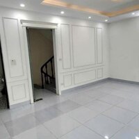 Cho thuê nhà  mặt phố Phạm Văn Đồng Cầu Giấy 40m x 4T giá 20 triệu, kinh doanh tốt