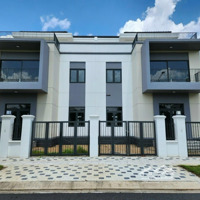 Biệt Thự 200M2 Gần Hồ Bơi, Clubhouse Nội Khu Giá: 9 Tỷ (Bao Thuế Phí). Đã Có Nhà Sẵn Liên Hệ: 0966765282