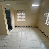 Cho Thuê Phòng Ban Công Giá Rẻ Khu Trung Sơn: 22M2, Lầu 1, Wc Trong Phòng, Nội Thất Cơ Bản. 3,7 Tr