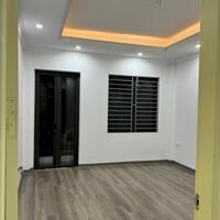 Cần bán gấp nhà phố Trần Thái Tông 40m2, 5T, ngõ thông,ô tô kinh doanh,