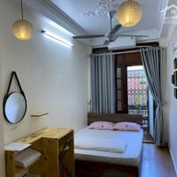 ĐANG KINH DOANH HOMESTAY - 4 Tầng MẶT NGÕ Nhà Chung 25/45m chỉ 8.5 tỷ - SÂN CHUNG RỘNG, SỔ ĐẸP