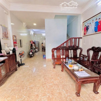 Mặt Đường Tứ Hiệp, Trung Tâm Thanh Trì, 2 Ô Tô Tải Đỗ Cửa, Kinh Doanh Các Loại Hình
