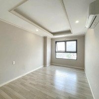 Cần Bán Gấp Căn Hộ Homyland 3 81M2 Giá Bán 3.4Tỷ Liên Hệ:0909275569 Phú