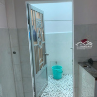 Căn Nhà 2 Phòng Ngủ, 1 Wc Có Sân Để Xe, Ngay Trần Văn Mười, Shr Giá Bán 1Tỷ350