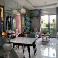 Bán Nhanh Căn 2 Phòng Ngủ 70M2, Nội Thất Thiết Kế Cực Đẹp, View Nhìn Về Q1, Tầng Trung, Giá Bán 2 Tỷ 4 Tl