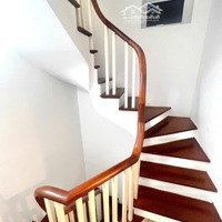 Nhà Đẹp Đội Cấn, Lô Góc Thông Thoáng, Gần Phố 35M2 5 Tầng.