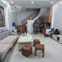 Kim Đồng Hiếm Nhà Tầm 7 Tỷ.ngõ 3 Gác Tránh Xe Máy,Nhà Dân Xây Kcbt Chắc Chắn.nhà Cong Mới Tiện Ích