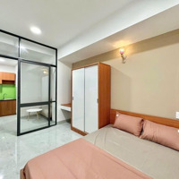 Dạng Phòng Studio Bancol , Cửa Sổ , 1 Phòng Ngủ Nằm Ngay Gần Chợ Hoàng Hoa Thám