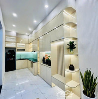 Nhà Lô Góc Kinh Doanh Tốt Ô Tô Đỗ Gần Trường Học Bệnh Viện Bạch Mai
