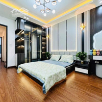 Cần Bán Gấp Nhà Phố Trương Định Nhà Mới Ở Ngay Chỉ Cần Mang Vani Về Ở 40M2 -5 Tầng -4Mặt Tiền