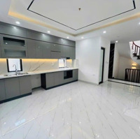 Nhà Mới, Ở Đẳng Cấp Phố Đặng Văn Ngữ, Đống Đa, Lô Góc 3 Thoáng, 6 Tầng, Thang Máy, 52M, 11.25 Tỷ.