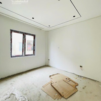 Bán Nhà Phố Ái Mộ, Diện Tích: 35M 5 Tầng Nhỉnh 5 Tỷ Ở Luôn