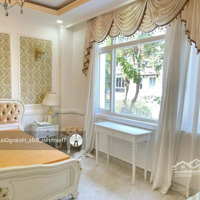 Cho Thuê Biệt Thự Sân Vườn Phú Mỹ Hưng, Cạnh Công Viên, Đầy Đủ Nội Thất,4 Phòng Ngủ, Chỉ 40 Triệu/Tháng