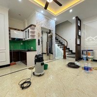 Bán Nhà Riêng Phường Ngọc Lâm 7 Tầng 35M2 Đường Ô Tô Tránh Trước Cửa Giá Ưu Đãi 13.5 Tỷ