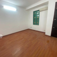 Siêu Phẩm Duy Nhất Tại Phố Giảng Võ, 18 Triệu Vnd, 50M2, Cho Thuê Nhà Riêng. Liên Hệ: 0982987227