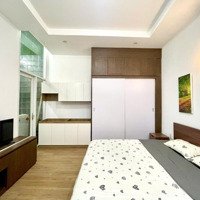 Trống Phòng Full Nội Thất, Thang Máy Ngay Ngã Tư Phú Nhuận