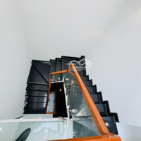 Siêu Phẩm Quận 3 - Nhà 3 Tầng 4 Phòng Ngủnhà Mới Cực Đẹp - 44M2 Chỉ Nhỉnh 6 Tỷ