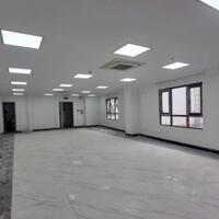 Bán Tòa Văn phòng Hoàng Quốc Việt 80m2, 8T, MT 6.5m, Ô tô thông, Vỉa hè rộng, giá 36 tỷ