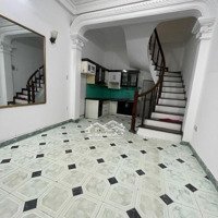 Nhà Phố Giáp Bát .Nhà Dân Xây 4 Tầng -3 Ngủ. Đủ Công Năng Giá Hơn 5 Tỷ