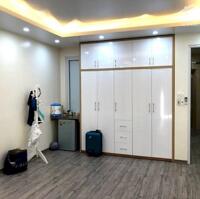 Cần cho thuê nhà tại Phố Trạm , Long Biên , mặt phố , 60m2 ,6 tầng . Lh : 0988581367