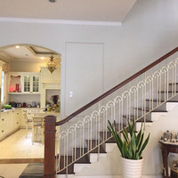 Bán Biệt Thự Sân Vườn Hồ Bơi Đường 11 Thảo Điền. Dt: 20X20 Cn 405M2. Kết Cấu 3 Tầng Giá Chỉ 110Tỷ