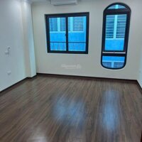 Bán gấp nhà 15m ra phố Quan Hoa 7 tầng 40m2 MT 5.8m có thang máy, ôtô vào nhà ở, làm VP, KD tốt