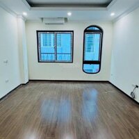 Bán gấp nhà 15m ra phố Quan Hoa 7 tầng 40m2 MT 5.8m có thang máy, ôtô vào nhà ở, làm VP, KD tốt