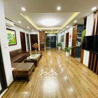 Siêu Hiếm - Bán Gấp Căn Hộ - 26 Liễu Giai - Lô Góc View Hồ Tây - Tầng Trung - 9,4 Tỷ Vnd, 131M2