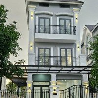 Cho Thuê Căn Biệt Thự Ven Sông Tuyệt Đẹp Tại Vinhomes Quận 9, Giá Chỉ 45 Triệu/Tháng.