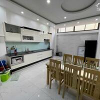 Cho thuê nhà Văn Cao 5 phòng ngủ khép kín, DT: 80m2.