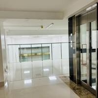 Cho thuê nhà MP Phố Huế, 110m2 mặt tiền 7m thông sàn, thang máy, PCCC