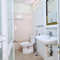 BÁN NHÀ QUẬN 10 - tuyệt phẩm nhà HXH  sát mặt tiền - khu hiếm nhà bán - 40 m2 - 2 tầng 2pn -  chỉ có 9 tỷ