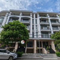 Cho Thuê Tòa Nhà Văn Phòng Vạn Phúc City , 1 Hầm 5 Lầu , Diện Tích :7X20M , Dtsd 700M2 Sàn