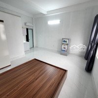 Cho Thuê Phòng Tầng 2 Có 2 Ban Công.diện Tích30M2 Full Nội Thất, Giá 5. 5 Triệu/Th Liên Hệ: 0333388444