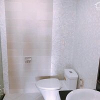 Căn hộ penthouse full NT thang máy ban công ngay Lý Chính Thắng Q3