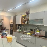 Bán Nhà Mới 5 Lầu Hẻm 1/ Tôn Đản 4 Phòng Ngủ