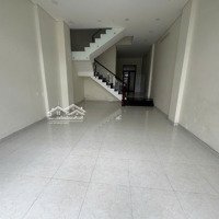 Cho Thuê Nhà Mặt Tiền Phạm Hùng Nối Dài. Diện Tích: 5X20M, Trệt, 3T 6 P, 4 Vệ Sinh Giá Thuê: 25 Triệu/Tháng.