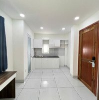 Căn Hộ Full Nội Thất 30M2 Có Cửa Sổ Nhìn Ra Hồ Bơi Nằm Trên Đường Nguyễn Văn Đậu Gần Chợ Bà Chiểu