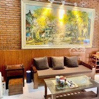 Cho Thuê Nhà Đẹp Full Nội Thất Gỗ Trung Tâm Phố Tây Nha Trang Đường Hẻm 6M. Gần Biển