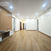 Căn Hộ Tập Thể Nghĩa Tân Siêu Đep,Mặt Phố,View Công Viên,Oto Đỗ Cửa Diện Tích: 75M2 - Chỉ 3,65 Tỷ