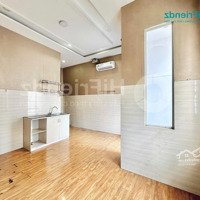 Cho Thuê Studio Có Ban Công Cực Thoáng Ngay Ngã 4 Thủ Đức, Cách Đh Ngân Hàng, Spkt 5P Đi Xe