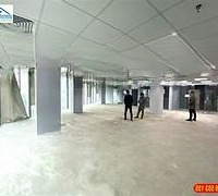 Mặt Bằng Kinh Doanh Cho Thuê Mặt Phố Nguyễn Phong Sắc 700M. Mt: 30M. Giá Thuê 200 Triệu Có Thương Lượng