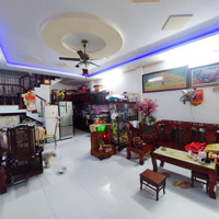 Bán Nhà Lô Góc,3Tầng- 3 Phòng Ngủ- 4 Vệ Sinhở Ngay 4,15 Tỷ -Bình Chiểu -Thủ Đức Lh Em Huyền 0962939778