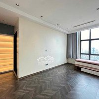 Chính Chủ Cần Bán Penthouse 174M2 Giá 60 Triệu/M Liên Hệ: 0989996523