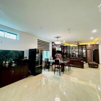 Bán biệt thự siêu vip Quang Trung - phường Đông Vệ - Diện tích : 303m2m2 ( MTien 6,2m) Thân đất chữ L nở hậu rộng 11.8m.