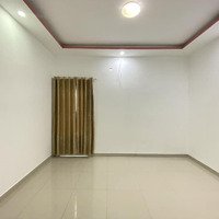 Hàng Cực Hiếm Đ. Lạc Long Quân, Tân Bình, 40M2/2.5 Tỷ, 2 Phòng Ngủ, Có Sổ Hồng Riêng, Bao Hẻm