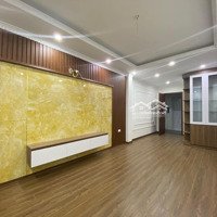 Bán Nhà Ngõ Sát Mặt Đường Giáp Nhất 10 Tỷ Vnd, 39 M2 Giá Siêu Hời Uy Tín - Chất Lượng