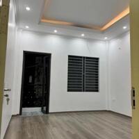 Cần bán gấp nhà phố Trần Thái Tông 40m2, 5T, ngõ thông,ô tô kinh doanh,