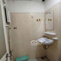 Cho Thuê Căn Hộ Lầu 1, Nam Kì Khởi Nghĩa Q3: 102M2, 2P Ngủ, Nt 11 Triệu/Tháng